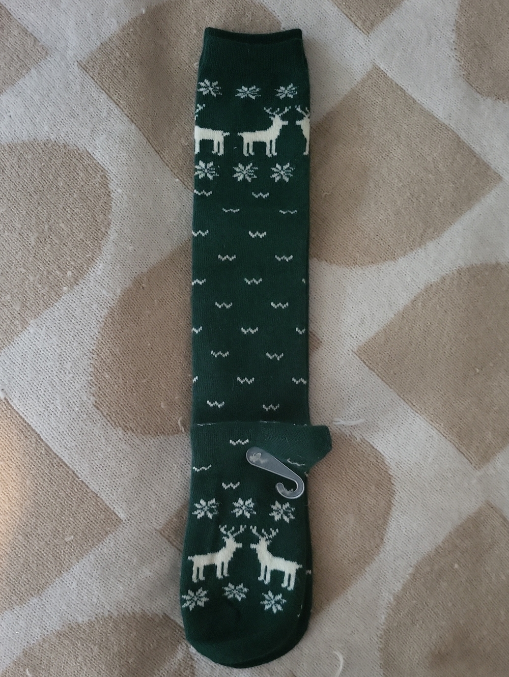 NEW🦌 Cozy Green Reindeer & Snowflake Pattern Crew Socks - Picture 3 of 4